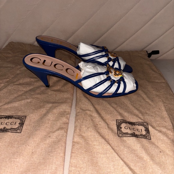 Gucci Interlocking Logo Heels - Picture 2 of 5